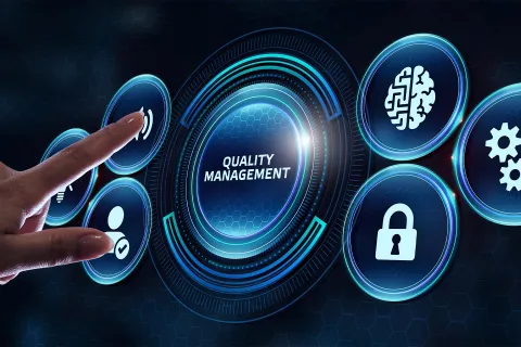 Ein QMB führt dein Unternehmen zu mehr Erfolg. © Shutterstock, Den Rise