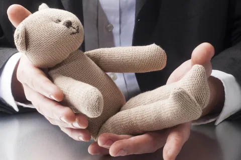 Die Gesetzesänderungen vom 01. September 2021 gehen mit einigen Verbesserungen für Eltern einher. © Shutterstock, STUDIO GRAND WEB