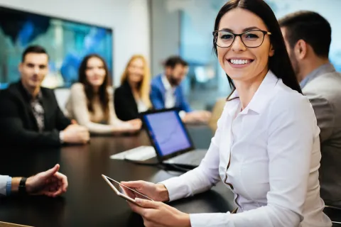 Arbeitsschutzmanagementsysteme unterstützen bei der systematischen Organisation von Arbeitsschutz. © Shutterstock, NDAB Creativity