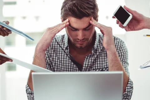 Es gibt eine Vielzahl an psychischen Belastungen am Arbeitsplatz. © Shutterstock, ESB Professional