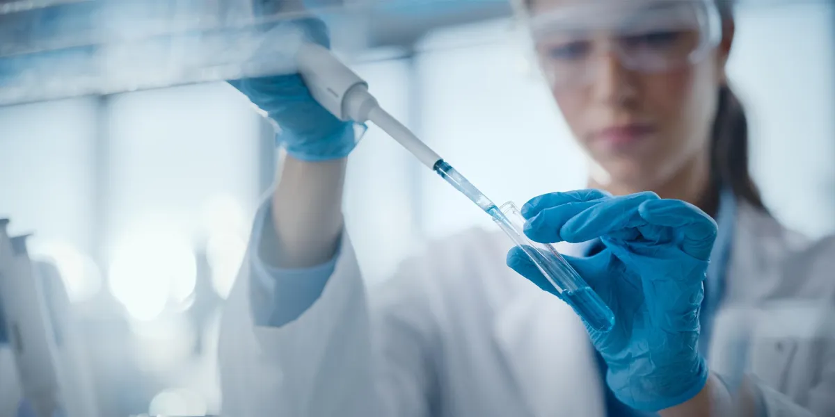 Robert Koch ist ein Name, der im Zusammenhang mit der Impfgeschichte genannt werden muss. © Shutterstock, Gorodenkoff