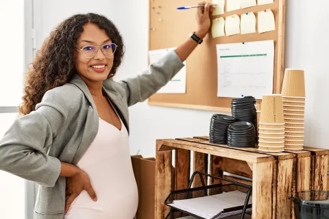 Es gibt erhebliche Unterschiede für schwangere Angestellte und Selbstständige. © Shutterstock, Krakenimages.com